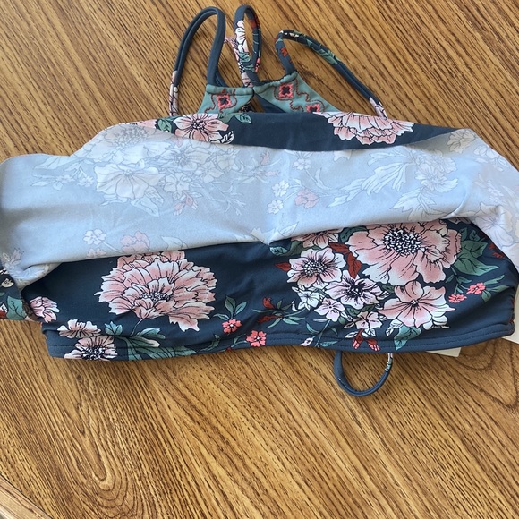 NWT O’Neill bikini top - Picture 4 of 6